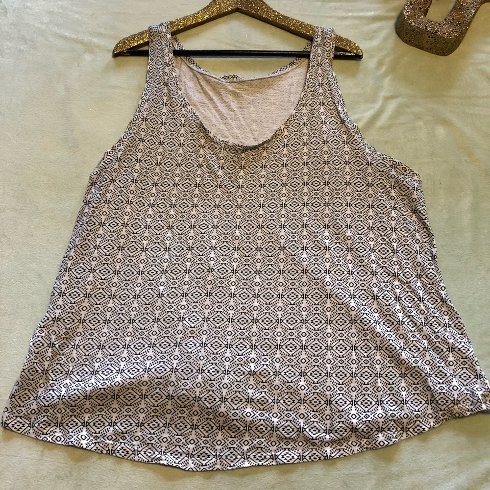 Black and White Patterned Old Navy Tank Top XXL